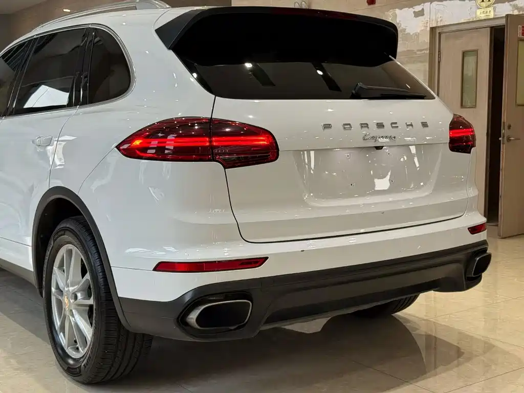 Porsche Cayenne 2017 — фото 18