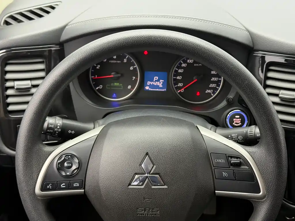 Mitsubishi Outlander 2022 — фото 14
