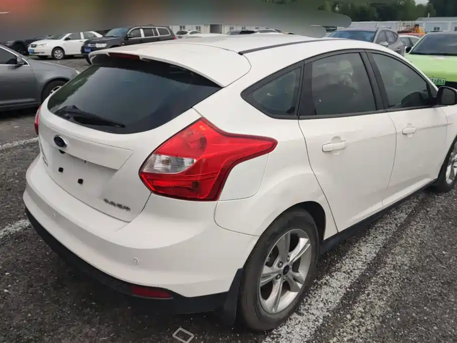 Ford Focus 2015 — фото 3