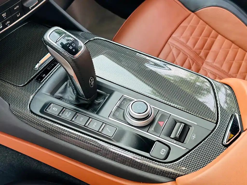 Maserati Levante 2020 — фото 14