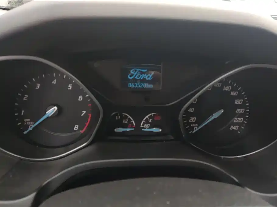Ford Focus 2015 — фото 14
