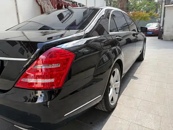 Mercedes-Benz S-Class 2011