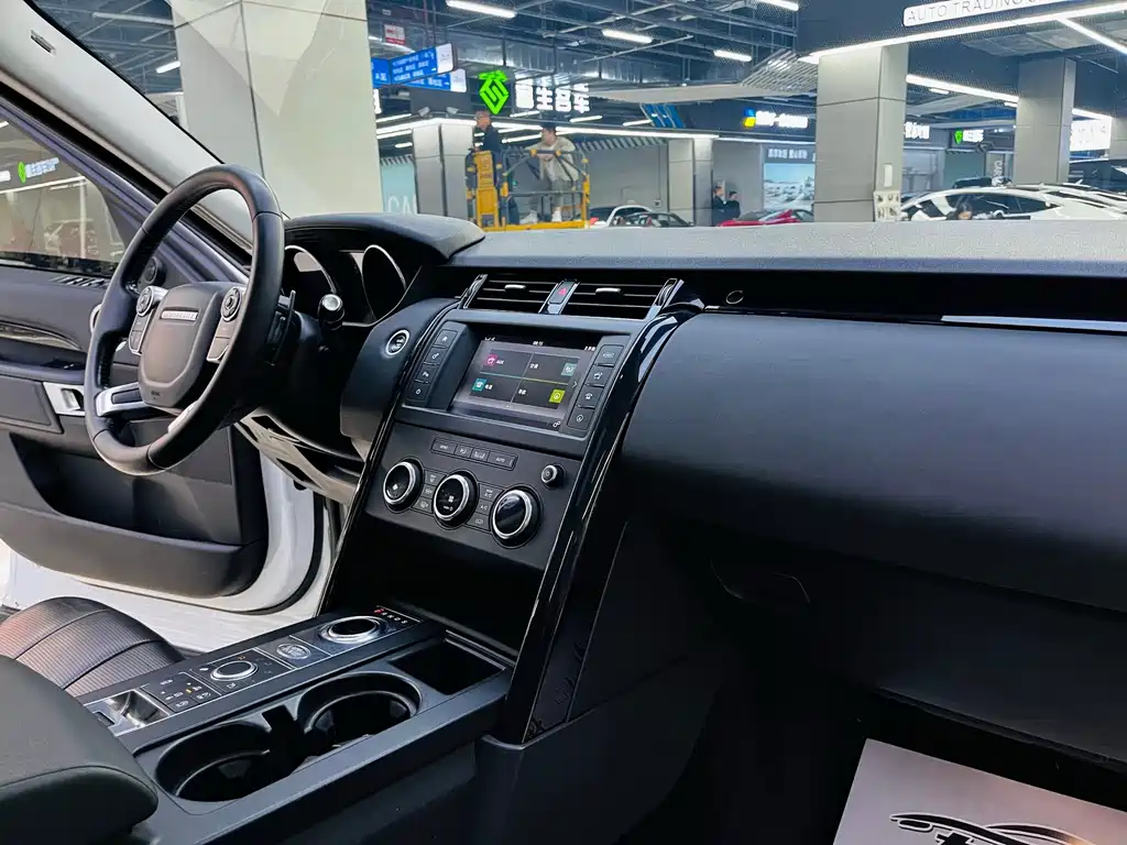 Land Rover Discovery 2018 — фото 15