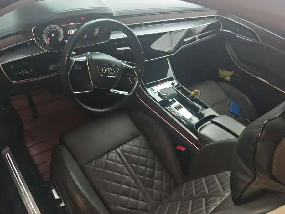 Audi A8 2021 — фото 12