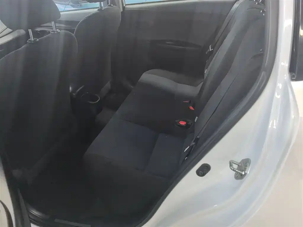 Toyota Yaris L 2018 — фото 17