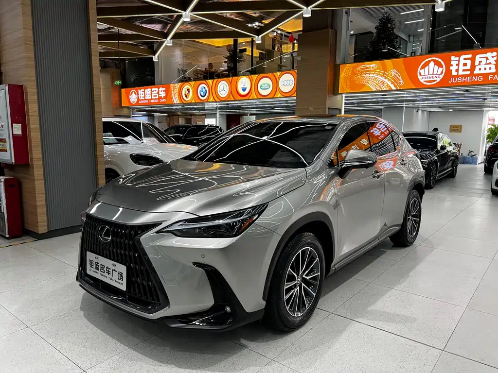 Lexus NX 2025
