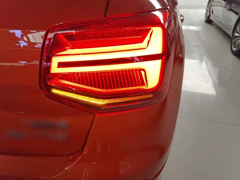 Audi Q2L 2020 — фото 8