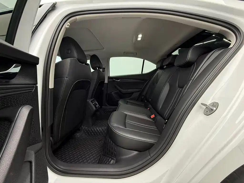 Skoda Octavia 2023 — фото 19