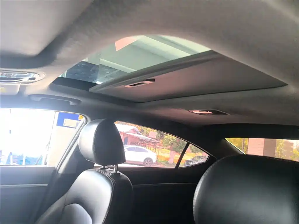 Hyundai Elantra 2017 — фото 18