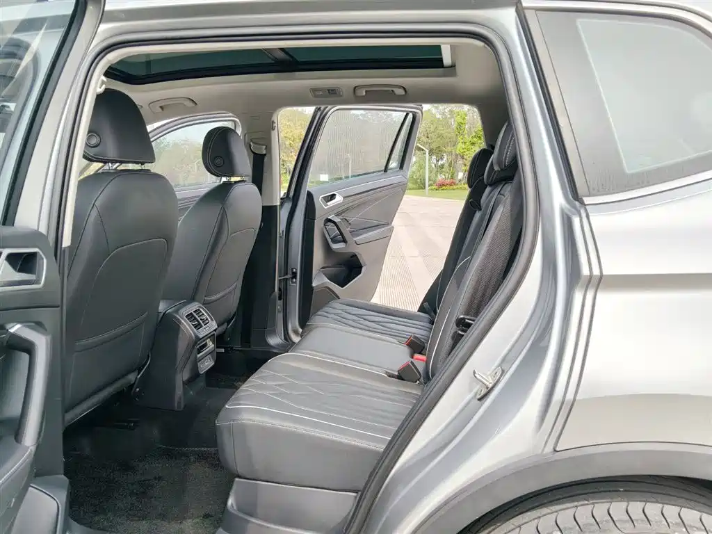 Volkswagen Tiguan L 2021 — фото 11