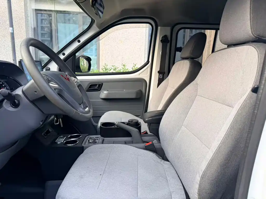 Wuling Yangguang 2024