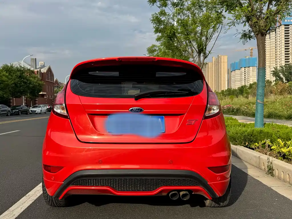 Ford Fiesta 2015 — фото 5