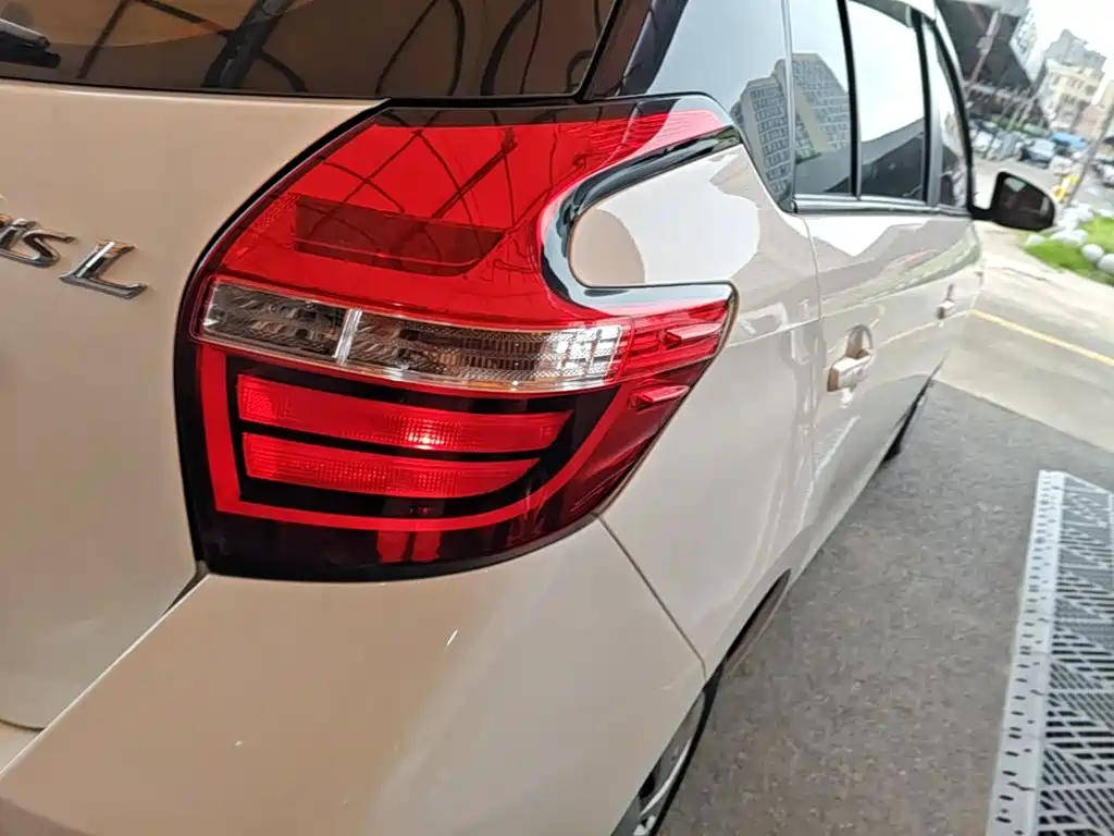 Toyota Yaris L 2020 — фото 8