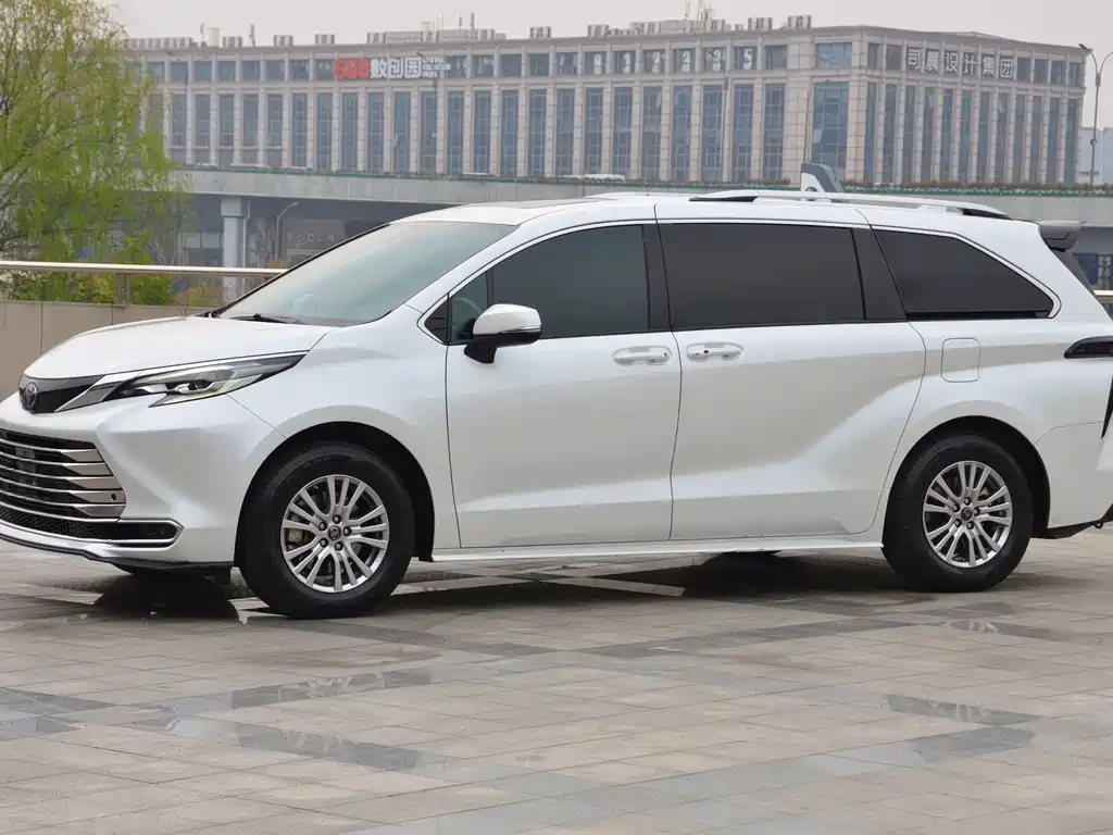 Toyota Sienna 2022 — фото 4
