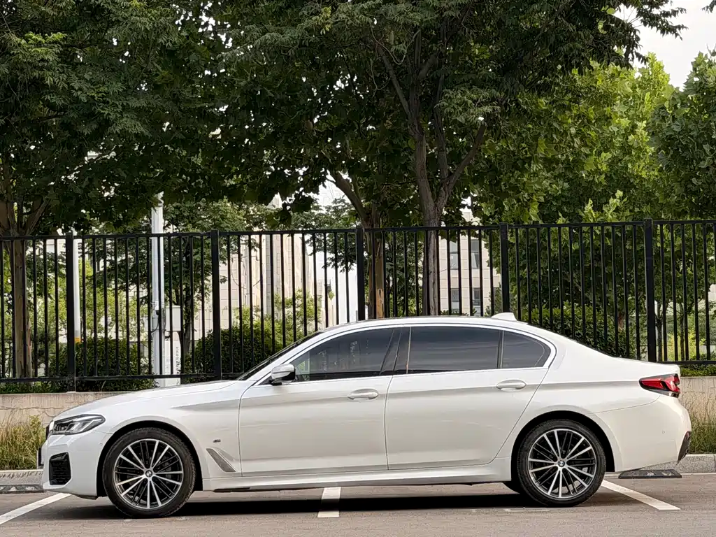 BMW 5 Series 2023