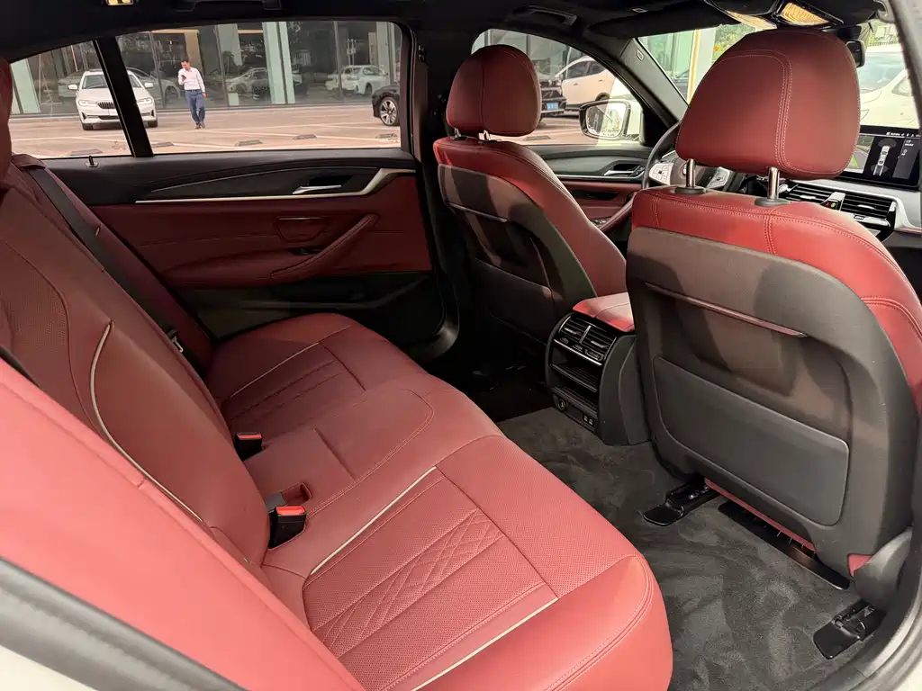 BMW 5 Series 2023 — фото 14
