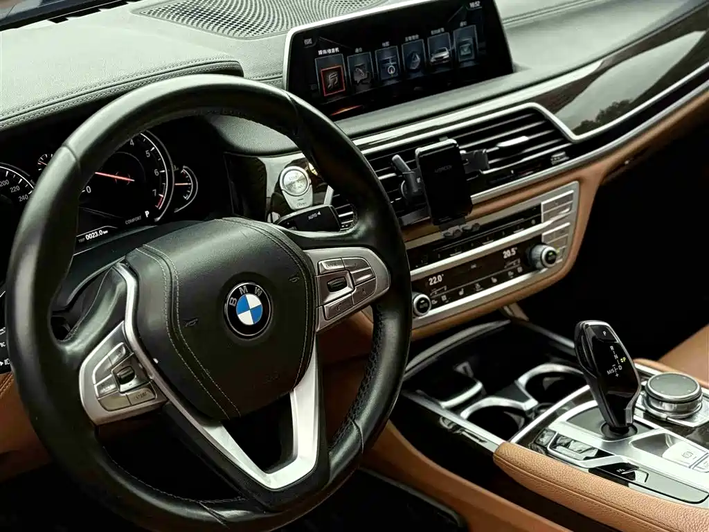 BMW 7 Series 2016 — фото 10