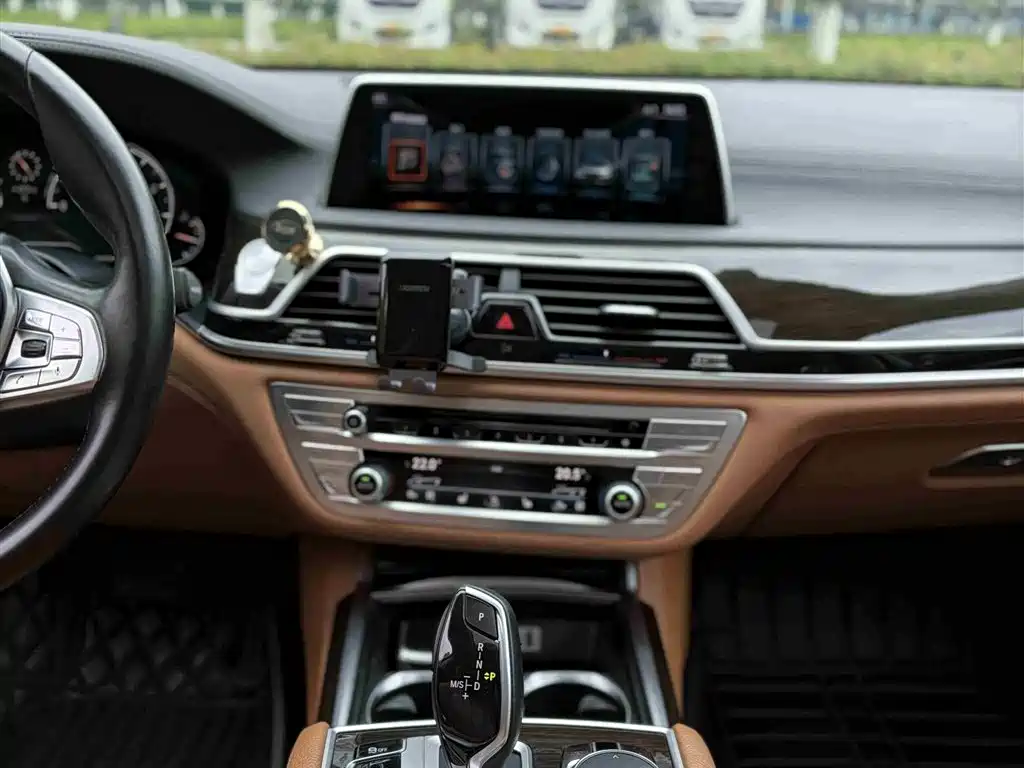 BMW 7 Series 2016 — фото 17