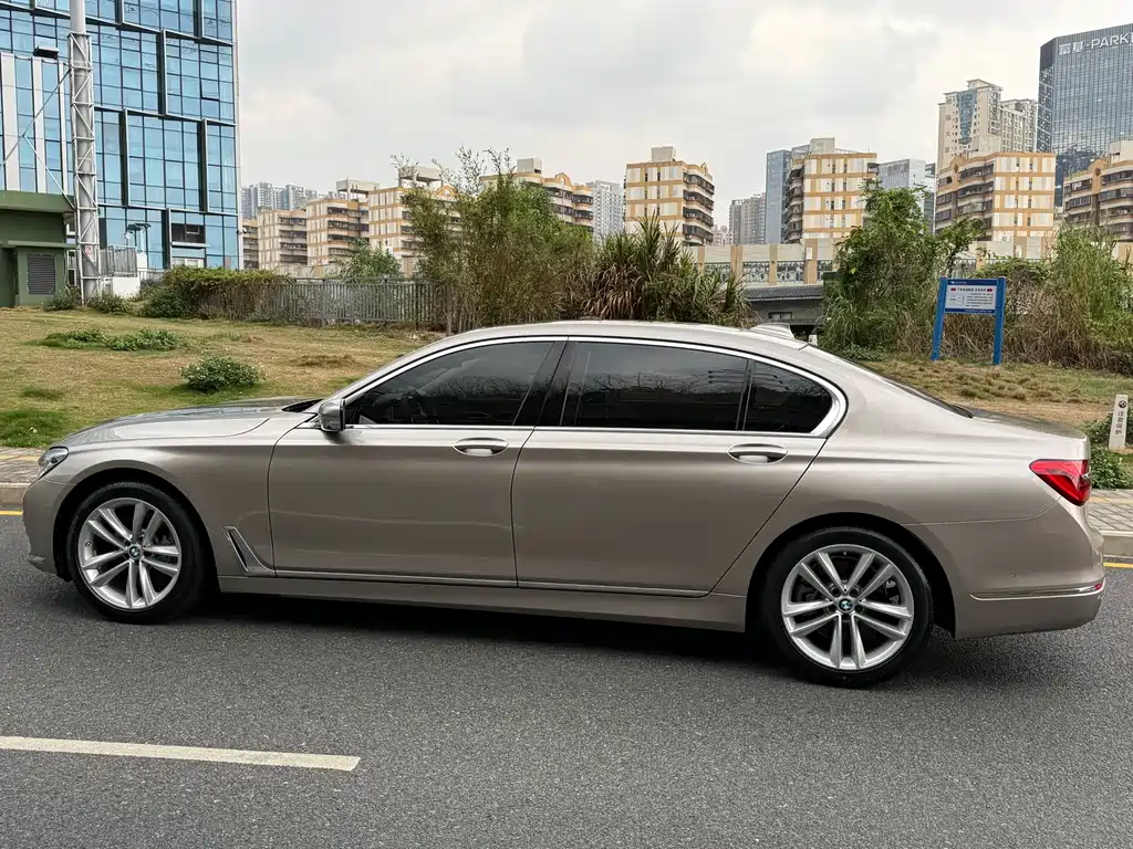 BMW 7 Series 2018 — фото 7