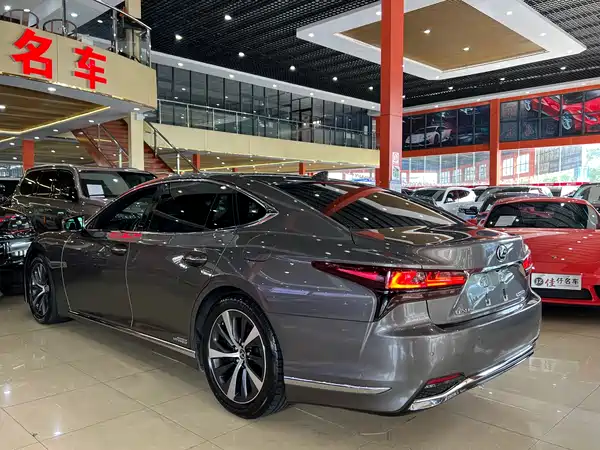 Lexus LS 2021