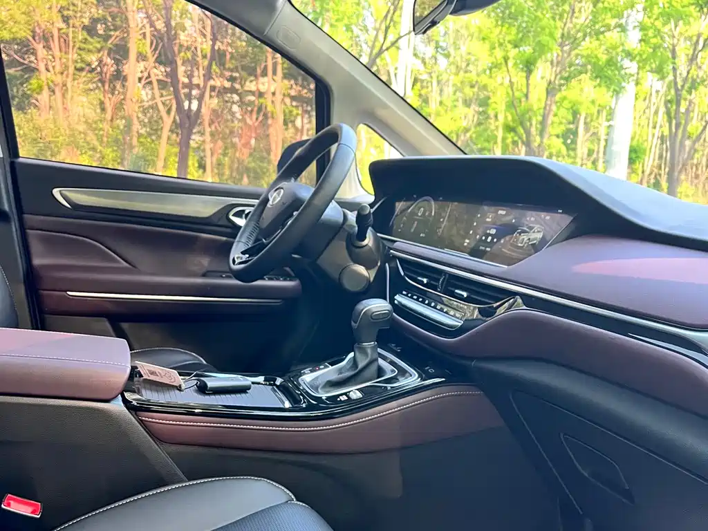 GAC Motor Trumpchi M6 2023 — фото 15