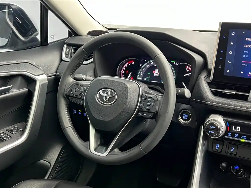 Toyota RAV4 2022 — фото 19