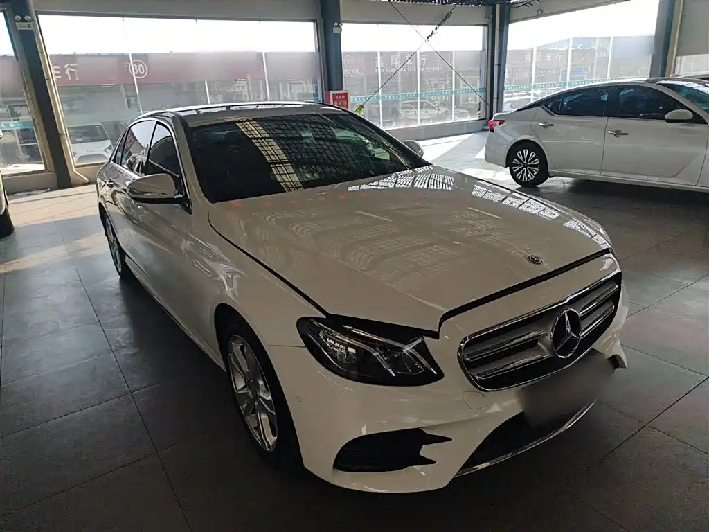Mercedes-Benz E-Class 2017 — фото 23
