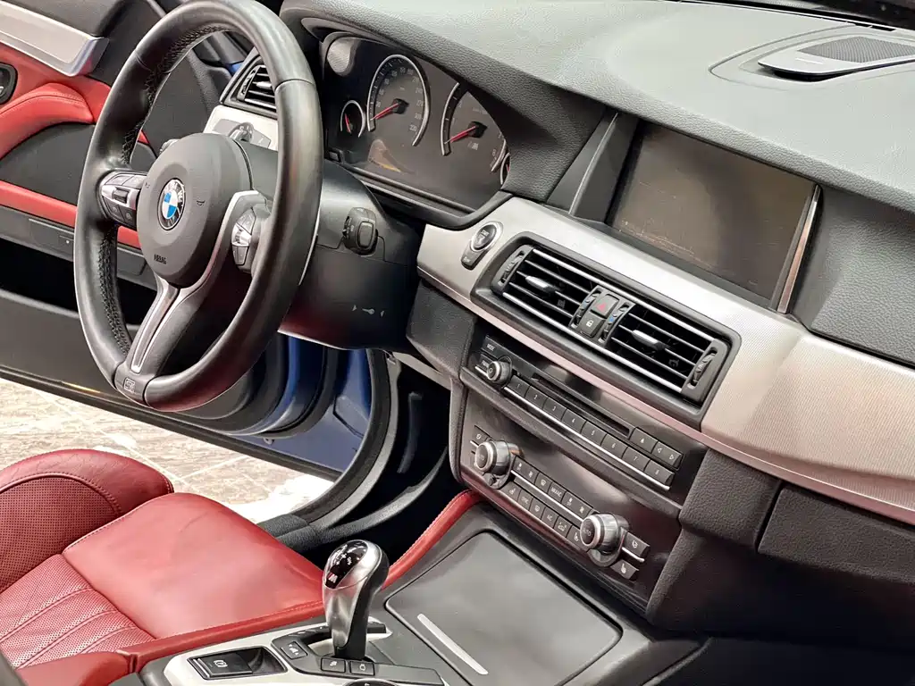 BMW M5 2015 — фото 14