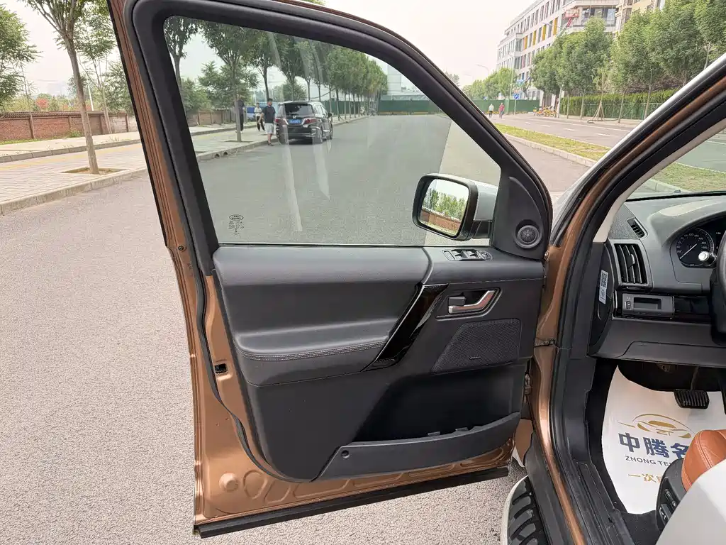 Land Rover Freelander 2 2014 — фото 4