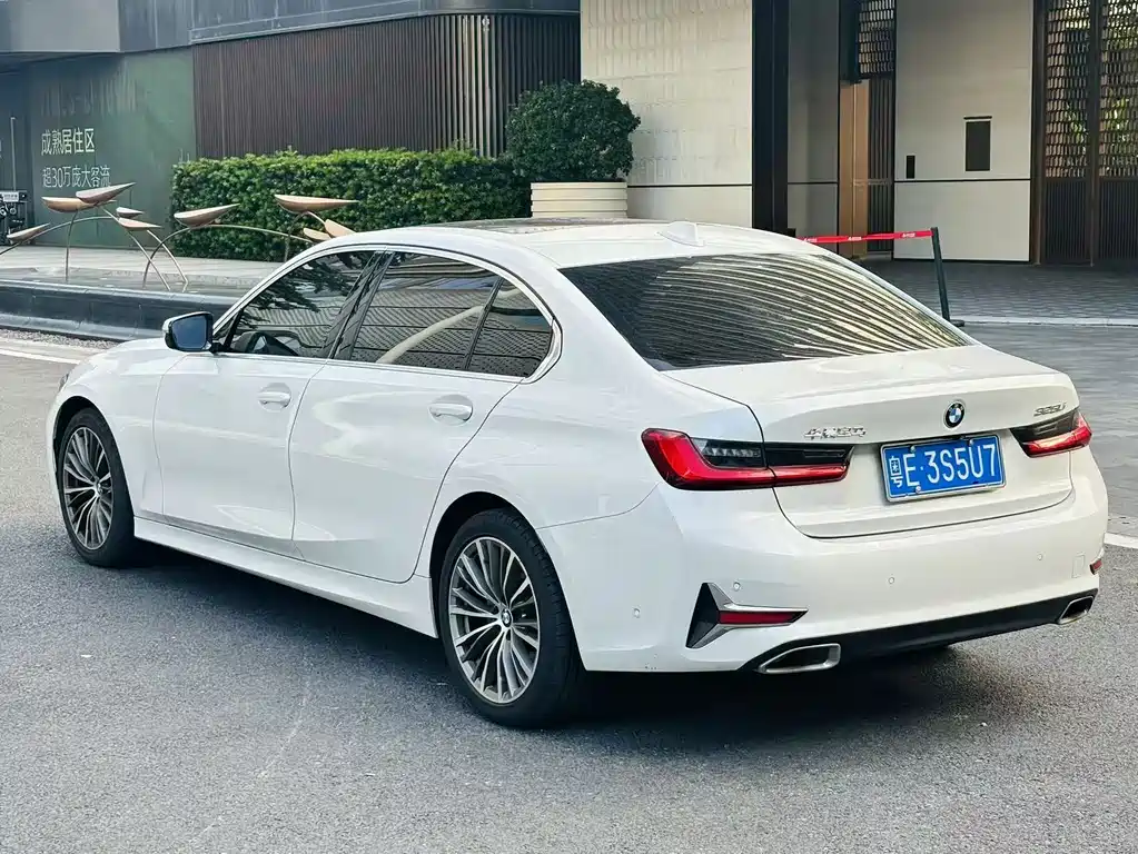 BMW 3 Series 2019 — фото 11