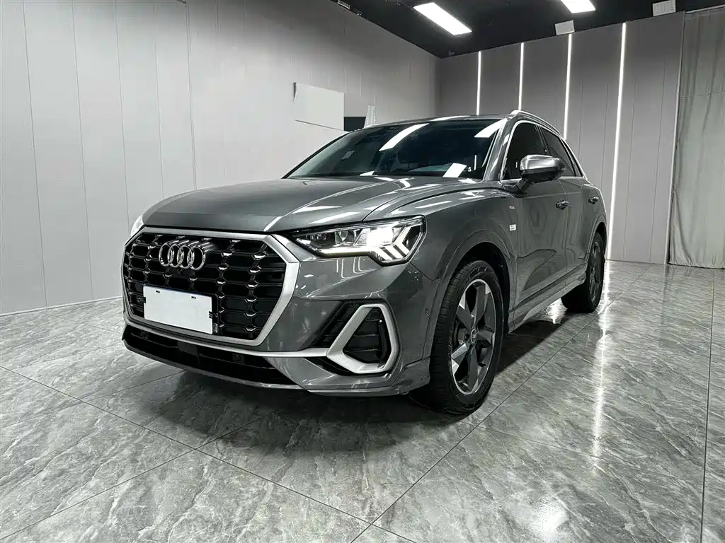 Audi Q3 2022 — фото 1