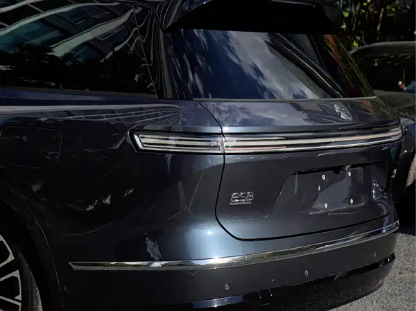 NIO ES8 2025