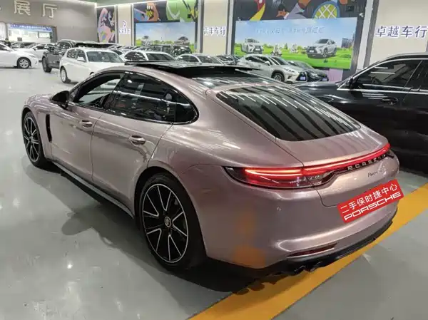 Porsche Panamera 2021