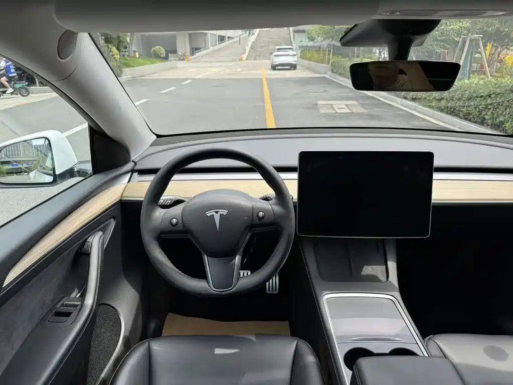 Tesla Model Y 2023 — фото 10