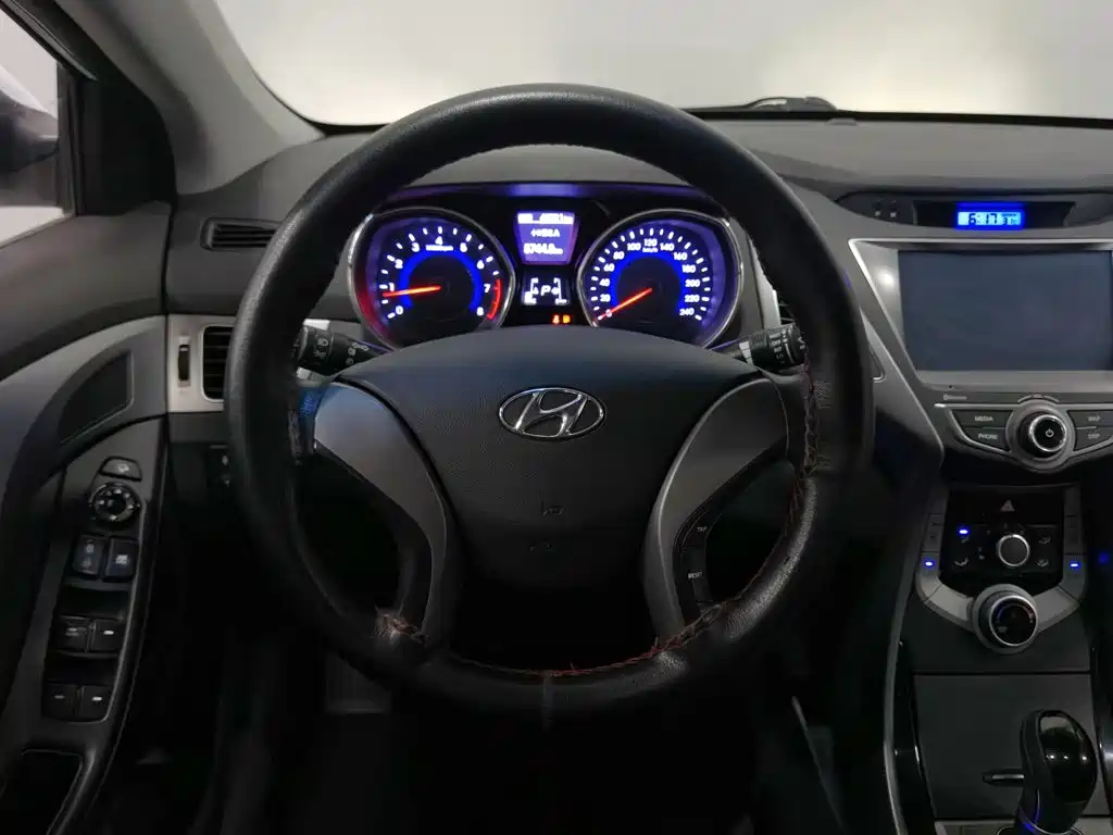 Hyundai Elantra Langdong 2015 — фото 11