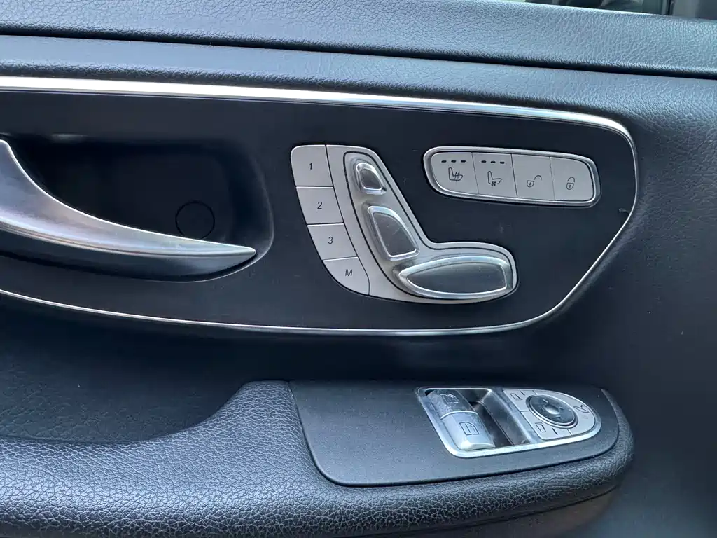 Mercedes-Benz V-Class 2022 — фото 14