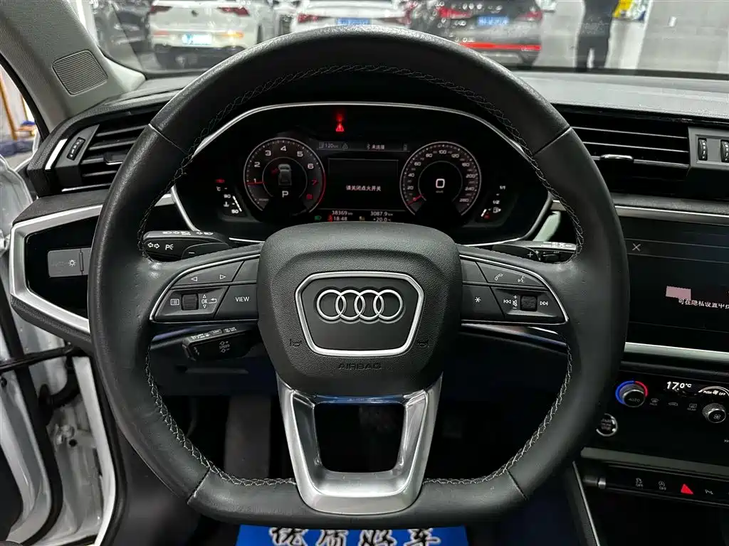 Audi Q3 2023 — фото 13
