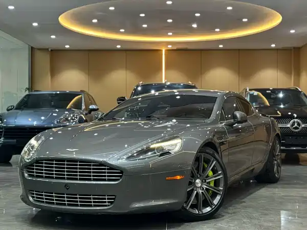 Aston Martin V8 Vantage 2011