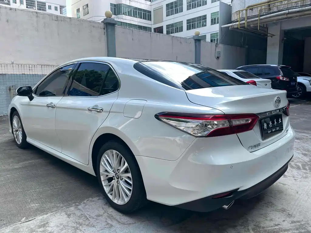 Toyota Camry 2021 — фото 8