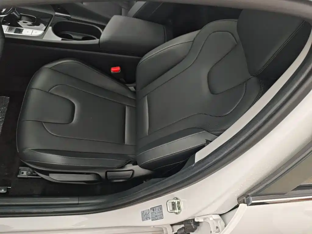 Hyundai Elantra 2025 — фото 15