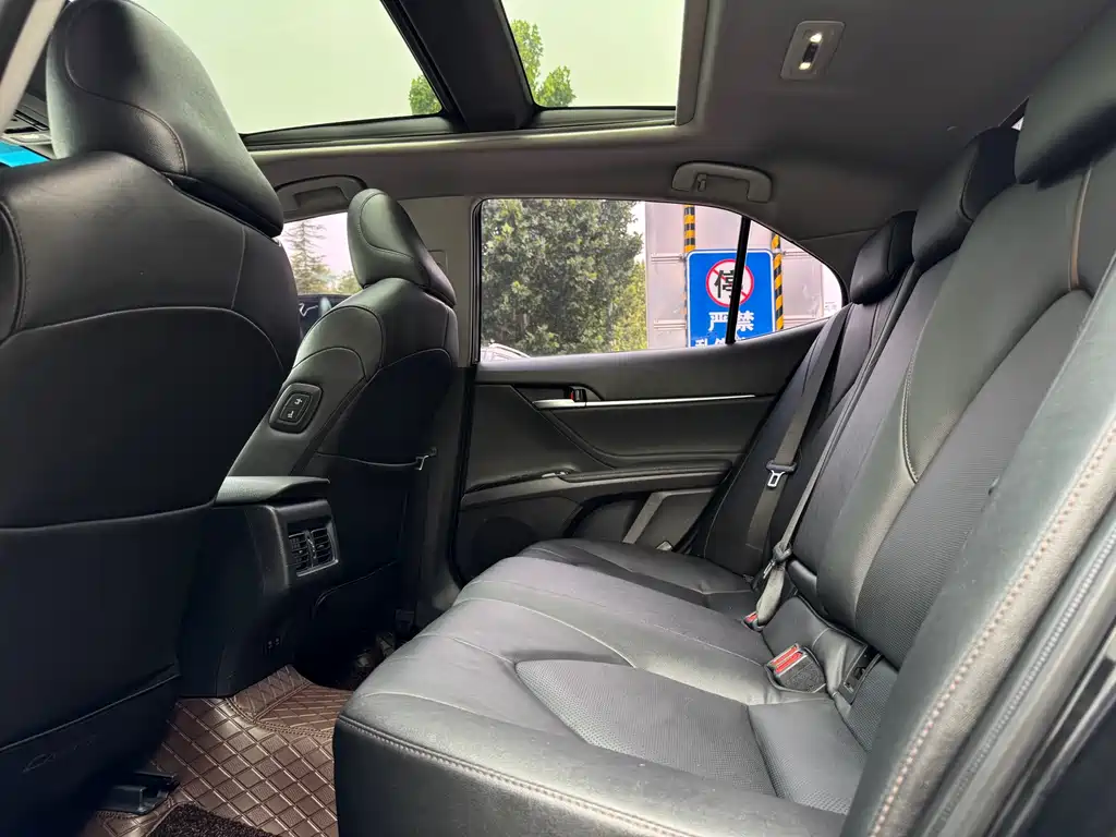 Toyota Camry 2019 — фото 15