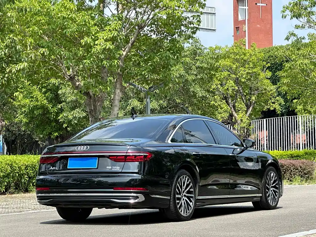 Audi A8 2022 — фото 4