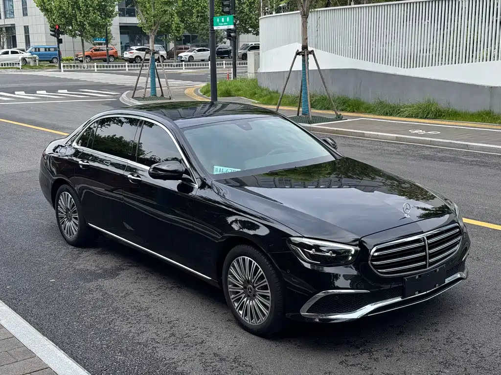 Mercedes-Benz E-Class 2023 — фото 3
