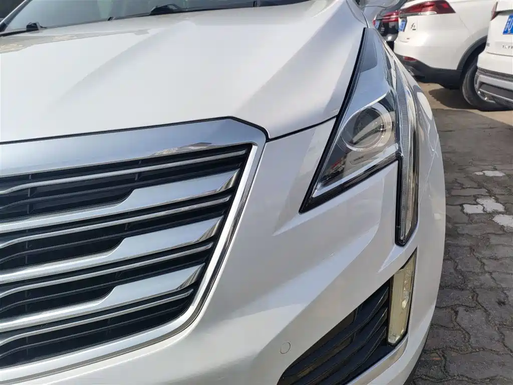 Cadillac XT5 2017 — фото 24