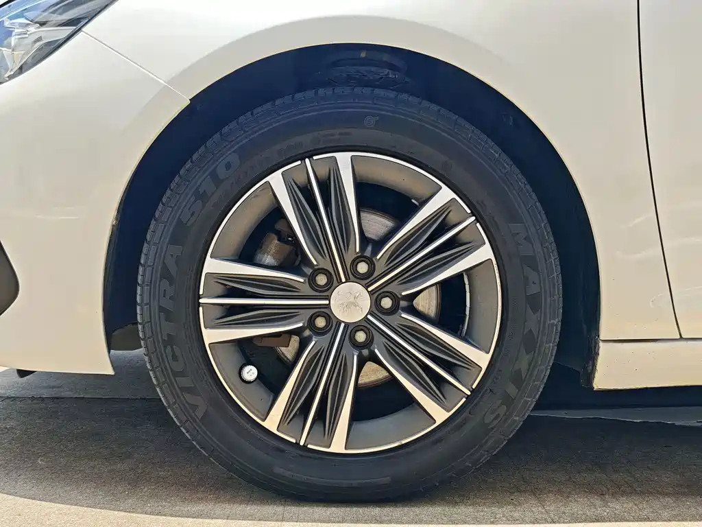 Peugeot 308 2017 — фото 18