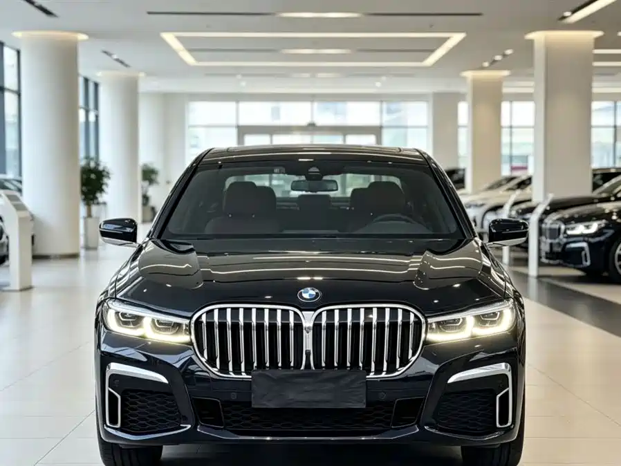 BMW 7 Series 2021 — фото 1