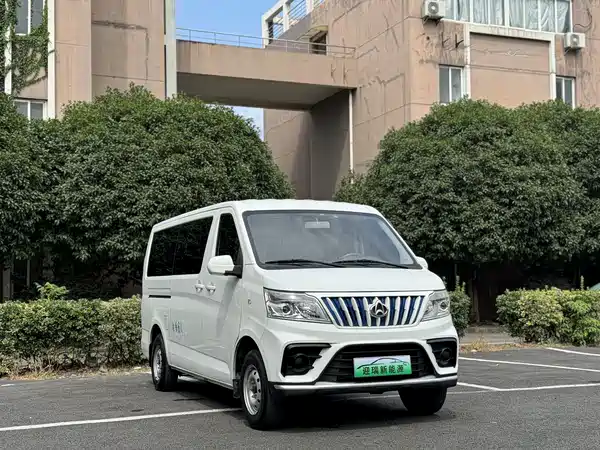 Changan Ruixing EM80 2024