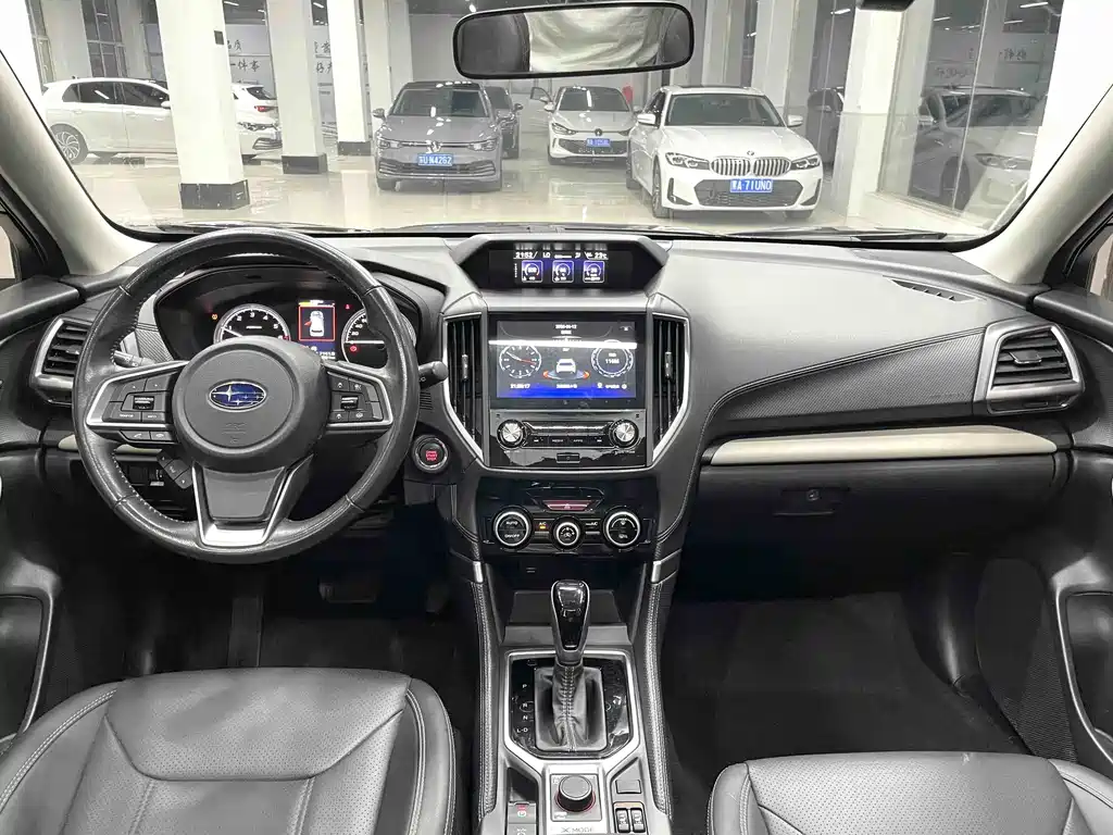 Subaru Forester 2023 — фото 9
