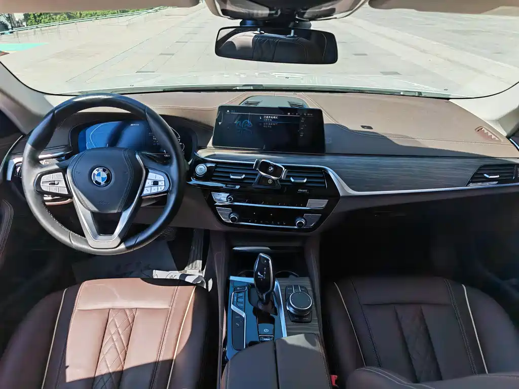 BMW 5 Series New Energy 2019 — фото 8