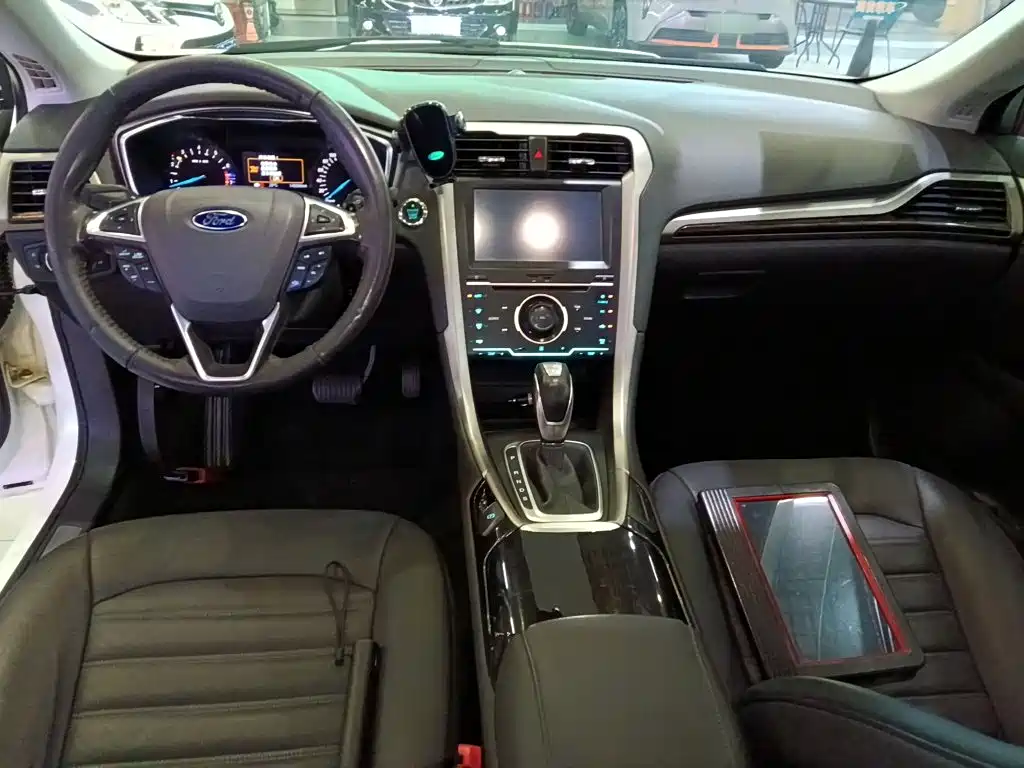 Ford Mondeo 2016 — фото 10